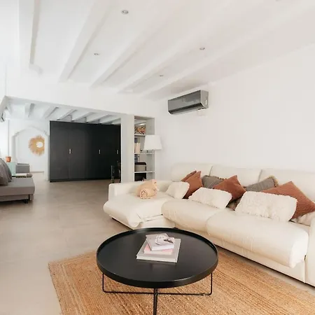 Comfort & Charm In The Center Apartment *