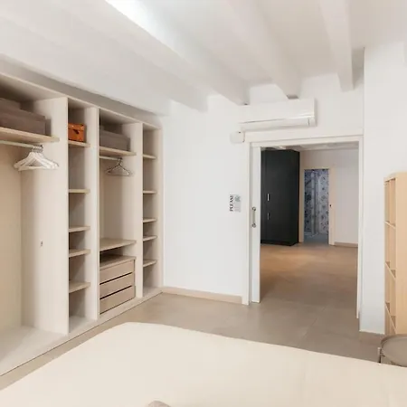 Comfort & Charm In The Center Apartment *
