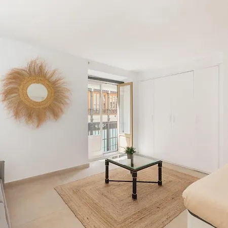 Comfort & Charm In The Center Apartment