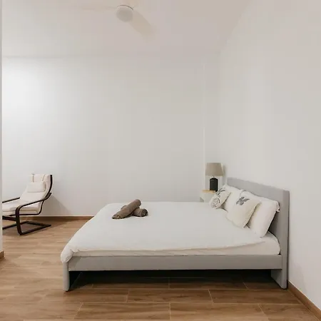 New! Comfort And Style Steps From Everything Valencia