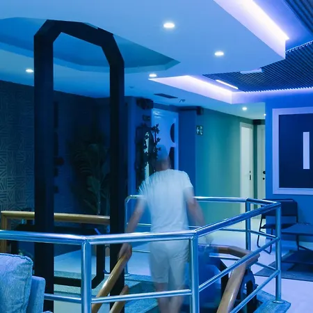 ホステル U-Nit Hostel Central Park バレンシア