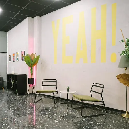 ホステル U-Nit Hostel Central Park バレンシア