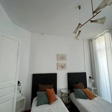 Amazinn Places Casa Calabuig Puerto - No Ascensor - Ξενοδοχείο με διαμερίσματα