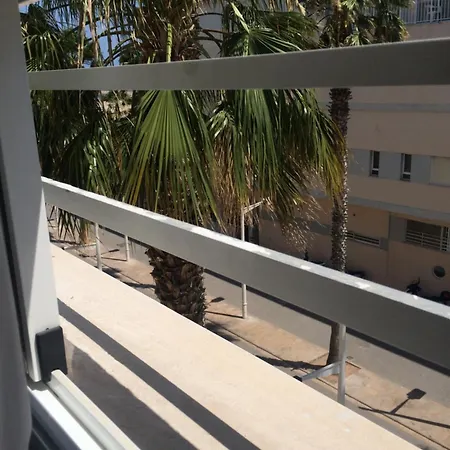 Pensión Malvarrosa 2*