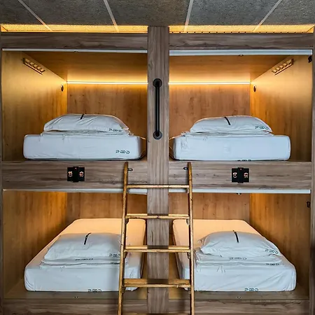 The Pod Village بيت شباب *