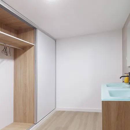 Urban 4 Bajo - Housevanlive Apartment *