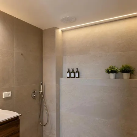 Boutique - One Tower Apartment *