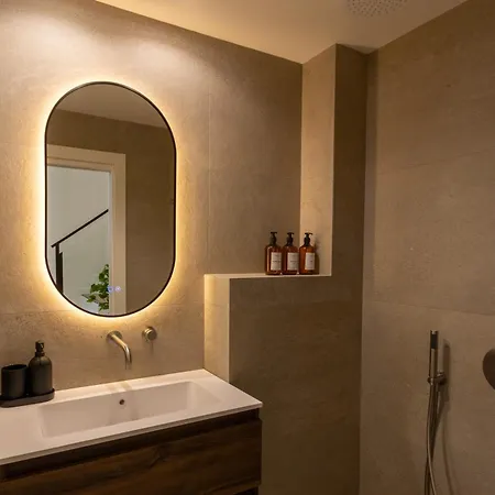 Boutique - One Tower Apartment *