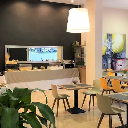 毕加索广场公寓 *