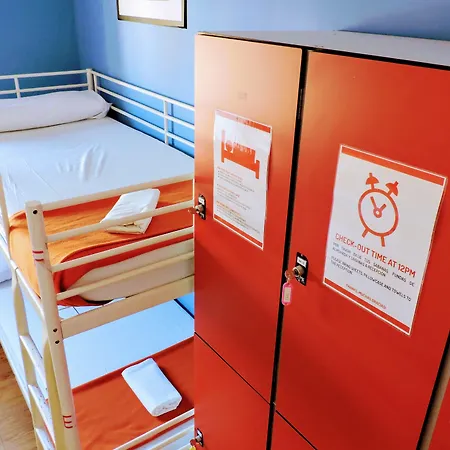 Feetup Backpackers * Valencie