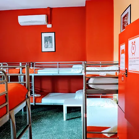 Feetup Backpackers Valencie