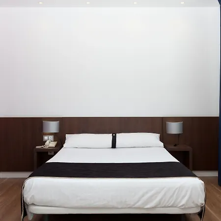 Olympia Universidades מלון