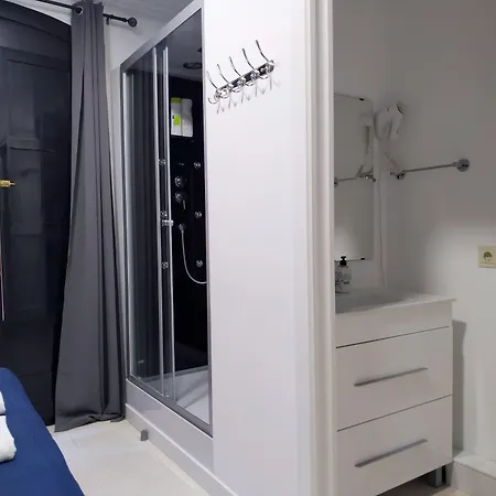 Flats Friends Plaza De La Reina