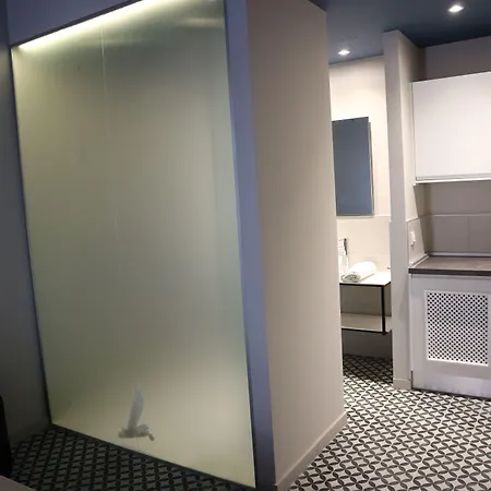 & Co. Quart Boutique 3*