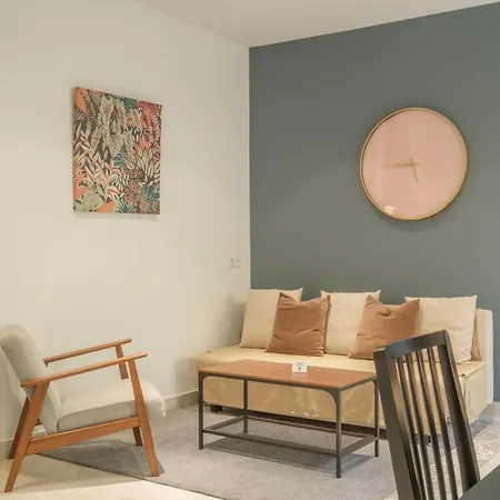 Апарт-отель Chic & Comfortable Apartment, Private Terrace 4*