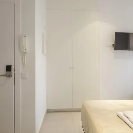 Comfortable Close To Centre 3* Валенсия