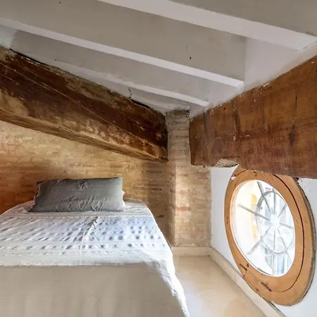 Atico Exclusivo Del Siglo Xvi Con Dos Terrazas En El Corazon De Ciutat Vella * Valencia