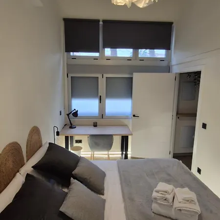 Excepcional Amplio Apartamento Industrial Fallas Hasta 6, Wifi Gratis Cuna Valencia