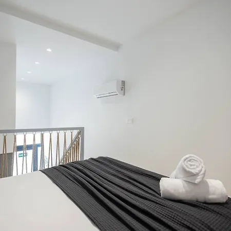 Estudio Con Altillo En Malilla Cerca De La Fe