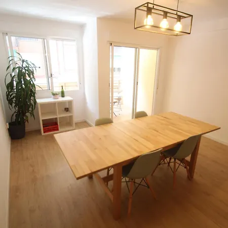 Ross - Flat With The Amenities