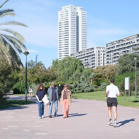 Near To Marathon - Of Arts & Sciences ולנסיה