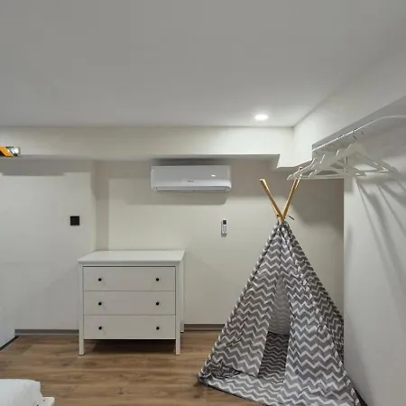 Excepcional Amplio Apartamento Industrial Fallas Hasta 6, Wifi Gratis Cuna Valencia