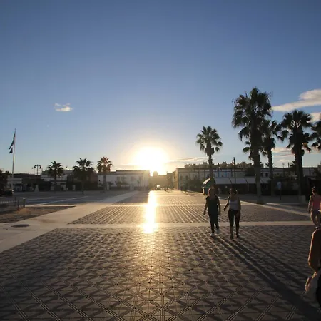 Ross - Flat With The Amenities Valencia