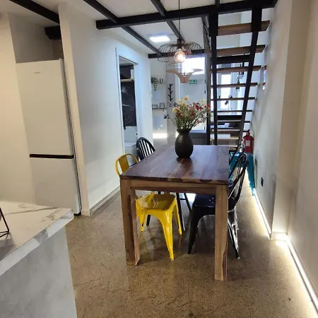 Excepcional Amplio Apartamento Industrial Fallas Hasta 6, Wifi Gratis Cuna