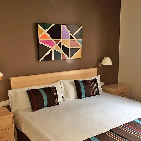 毕加索广场公寓 公寓 *