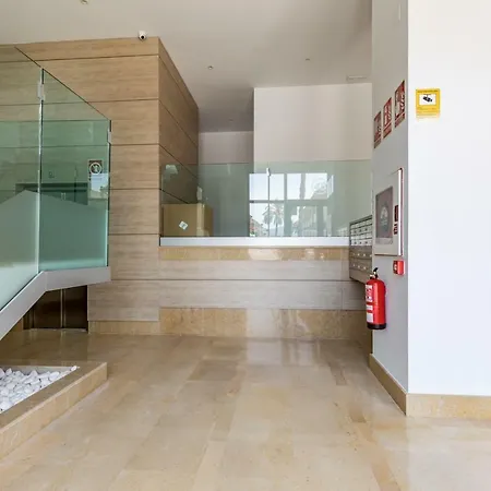 Luxury Front With Pool Appartement *