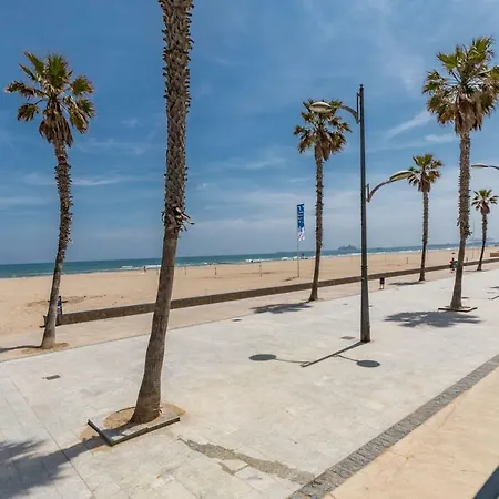 Luxury Front With Pool *