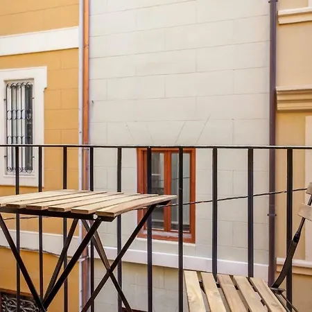 Mediterranean Flats Plaza Redonda *