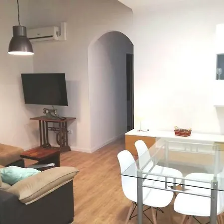 47 Carrer De Cadis, Puerta 1 Apartman