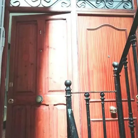 47 Carrer De Cadis, Puerta 1 Apartman