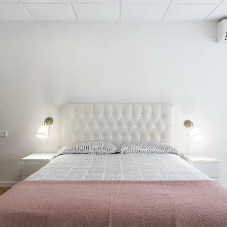 Apartman 47 Carrer De Cadis, Puerta 1