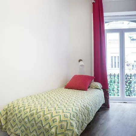 Apartman 47 Carrer De Cadis, Puerta 1