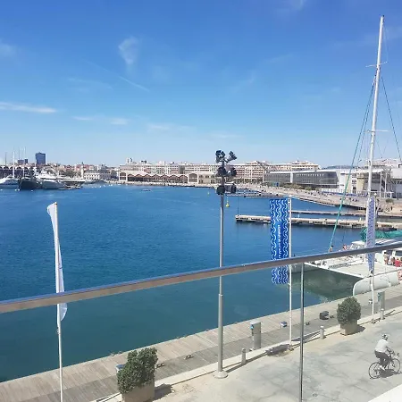 Malvarrosa Beach * فالنسيا
