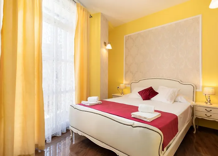 Adarve Flats Apartment *