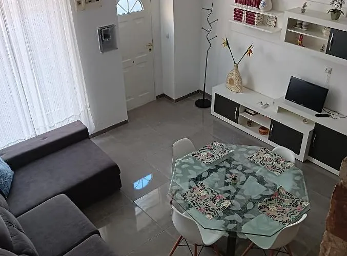 Luminoso Cerca De La Playa Y Puerto شقة