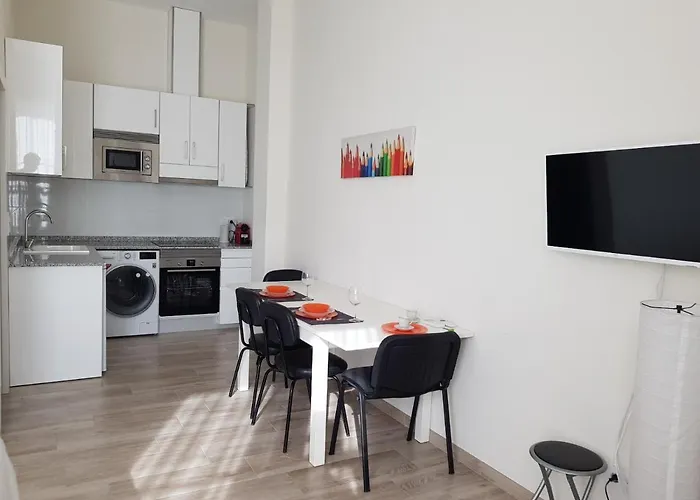 Picasso Near The Port And شقة *