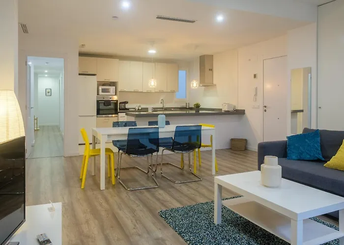 Bright, Brand New & Very Comfortable *