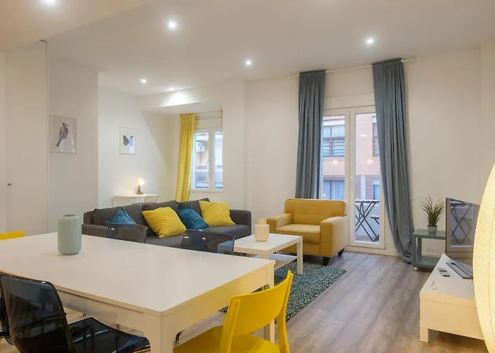 아파트 Bright, Brand New & Very Comfortable *