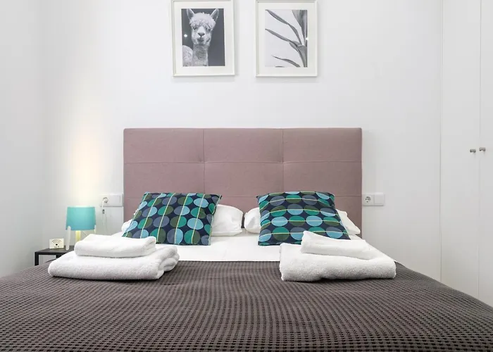 Bright, Brand New & Very Comfortable *