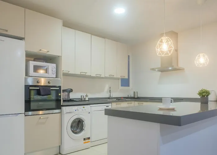 Bright, Brand New & Very Comfortable *