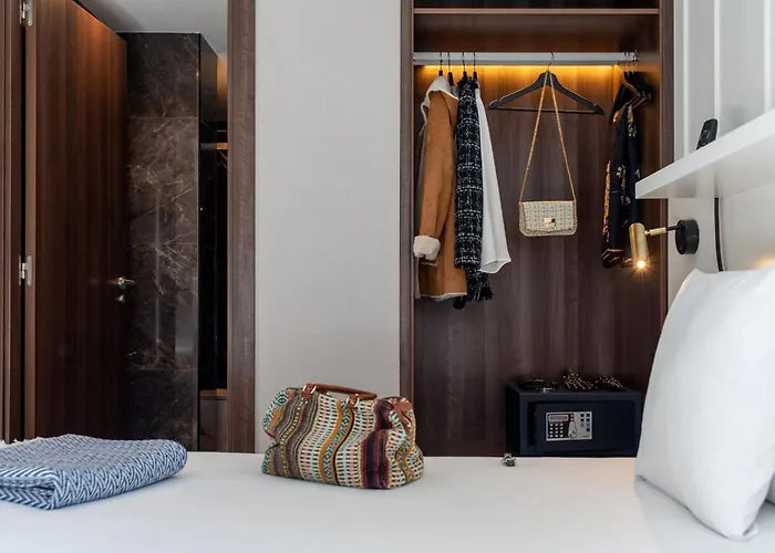 Ramirez Flats Valencia