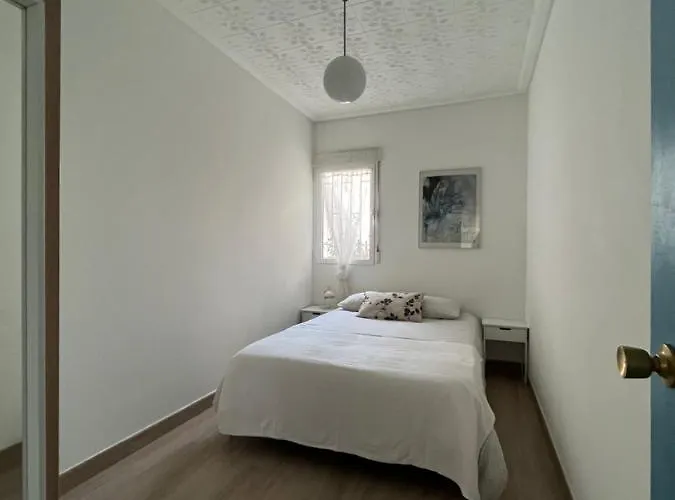 Modernized 3-bedroom Flat 500m To The Apartamento Valencia