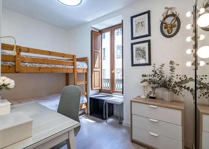 Central Luxury Flat With Free Parking