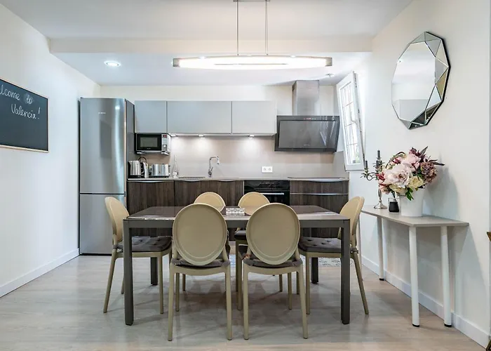 Central Luxury Flat With Free Parking *