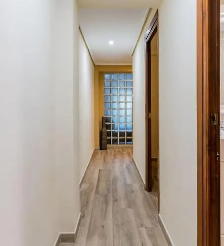 Ciudad Artes Gem: Stylish Near Ruzafa & شقة *