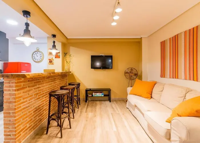 Ciudad Artes Gem: Stylish Near Ruzafa & شقة *